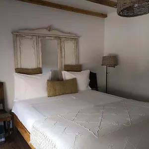 Snug Houseguests Lisbon