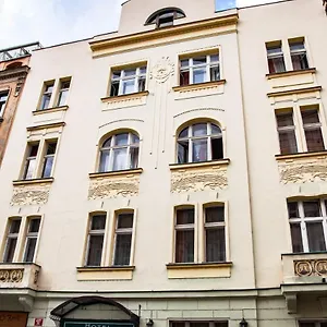 https://hotel-sunflower.praguehotelsweb.com